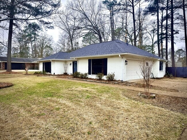 102 Bay Harbour Pl in Brandon, MS - Building Photo - Building Photo