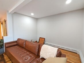 9 Goldsmith Ave in Medford, MA - Foto de edificio - Building Photo