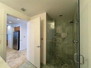1050 Brickell Ave, Unit 1912 in Miami, FL - Building Photo - Building Photo