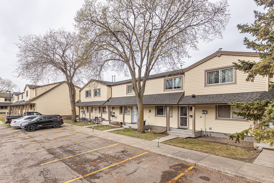 Sandringham Condominiums in Edmonton, AB - Building Photo