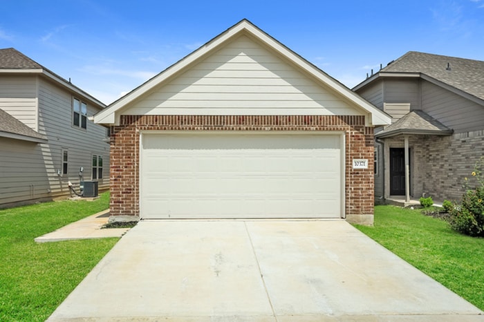 10371 Clearwater Wy in San Antonio, TX - Building Photo