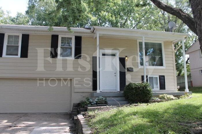 805 N Powahatan Dr in Independence, MO - Building Photo
