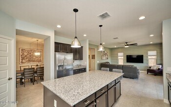 2415 E Runaway Bay Pl in Gilbert, AZ - Building Photo - Building Photo