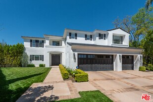 23477 Palm Dr in Calabasas, CA - Building Photo
