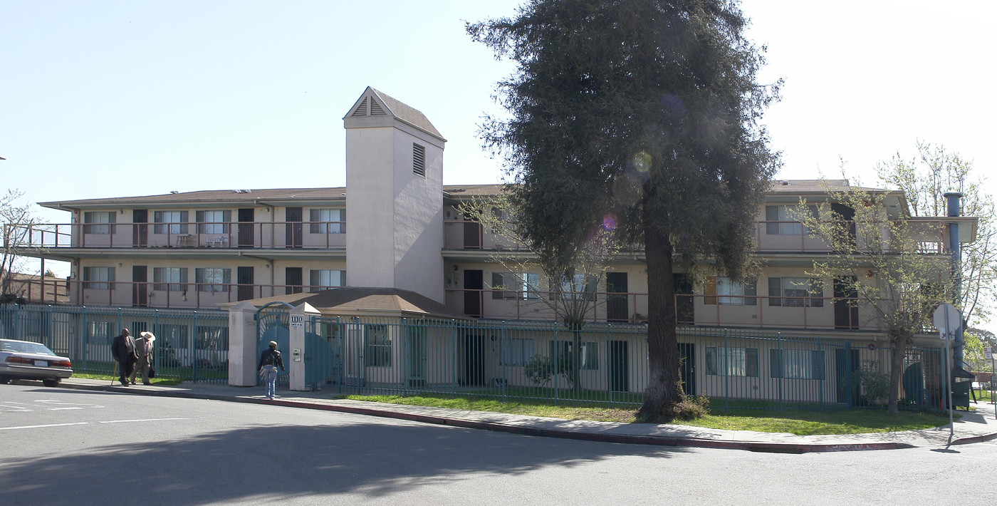 Palo Vista Gardens in Oakland, CA - Building Photo