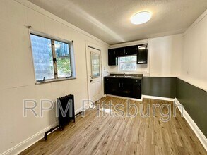 2330 Eccles St in Pittsburgh, PA - Building Photo - Building Photo