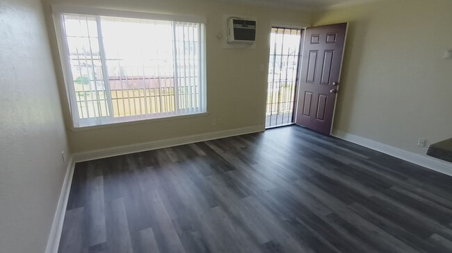 2511 Edison Ave in Sacramento, CA - Building Photo - Building Photo