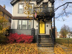 908A W Hadley St in Milwaukee, WI - Building Photo