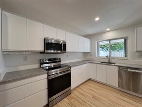 8115 SW 81st Pl in Miami, FL - Building Photo - Building Photo