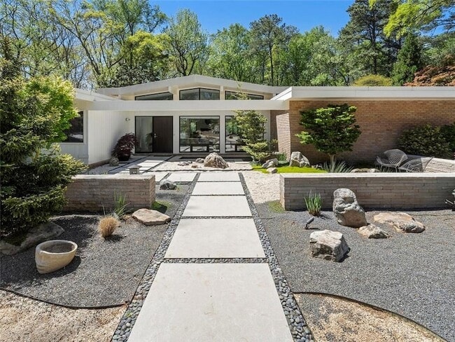 2730 Ridgewood Rd NW in Atlanta, GA - Building Photo - Building Photo