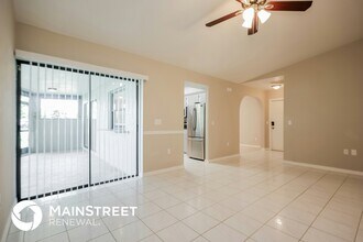 627 SE 19th Ln in Cape Coral, FL - Building Photo - Building Photo