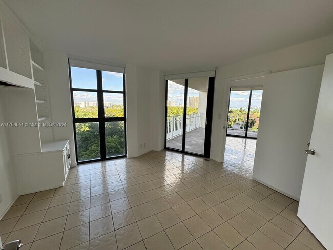 1000 Quayside Ter, Unit # 809 in Miami, FL - Building Photo - Building Photo