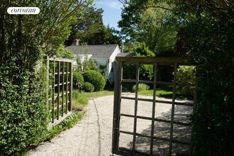 46 Oak Ln in Amagansett, NY - Building Photo - Building Photo