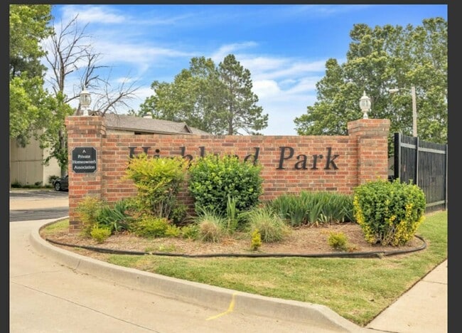 property at 1819 E Lindsey St