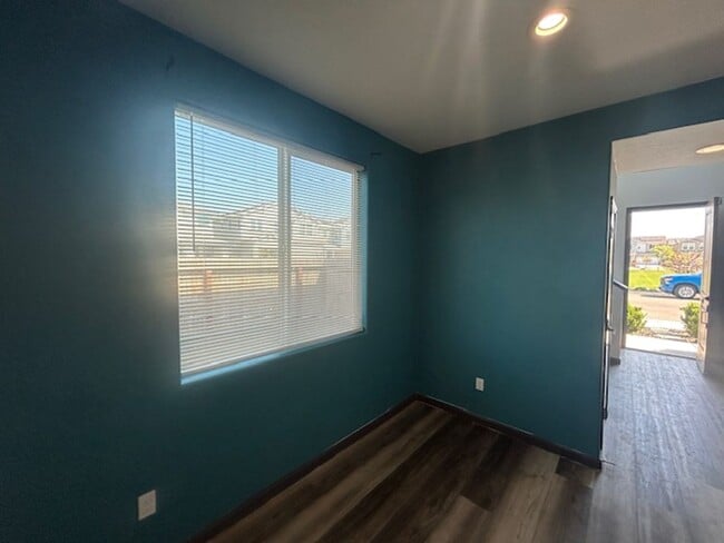 3037 N Sowell St in Visalia, CA - Building Photo - Building Photo