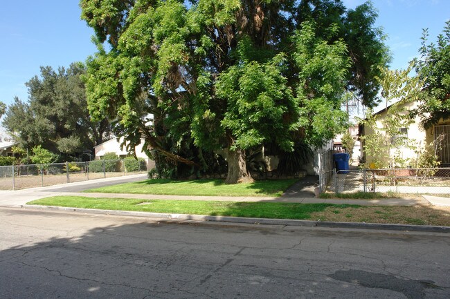 14151 Friar St in Van Nuys, CA - Foto de edificio - Building Photo