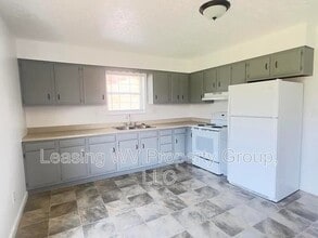 3305 Carpenter Avenue in Hurricane, WV - Building Photo - Building Photo