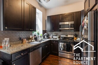 1740 W Huron St, Unit F2 in Chicago, IL - Building Photo - Building Photo