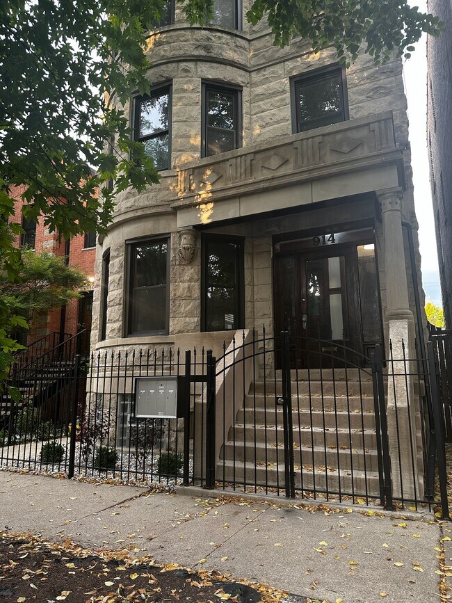 914 N Winchester Ave, Unit 2 in Chicago, IL - Building Photo - Building Photo