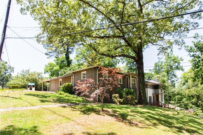 property at 1752 Beacon Hill Blvd NE