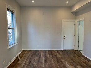 2451 N Marshfield Ave in Chicago, IL - Building Photo - Building Photo