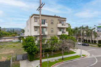 11454 Moorpark St in Los Angeles, CA - Foto de edificio - Building Photo