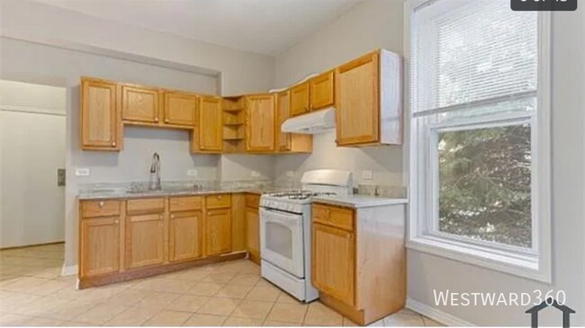 2243 S Sawyer Ave in Chicago, IL - Building Photo - Building Photo