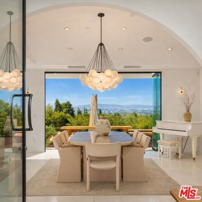 3382 Scadlock Ln in Los Angeles, CA - Building Photo - Building Photo