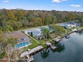 6901 Richard Dr in Spring Hill, FL - Building Photo