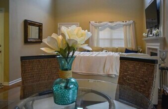 1375 Water Edge Dr in Charleston, SC - Building Photo - Building Photo
