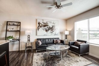 Roe 107 in Overland Park, KS - Foto de edificio - Building Photo