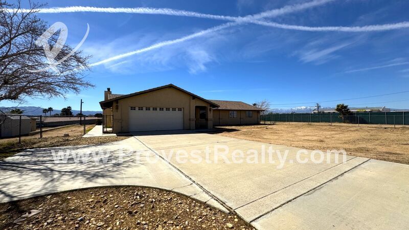 17771 Darwin St in Hesperia, CA - Building Photo