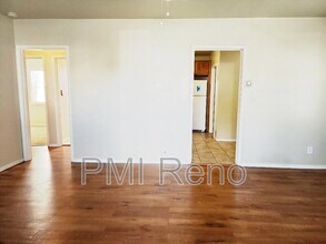 321 Fodrin Wy in Sparks, NV - Building Photo - Building Photo