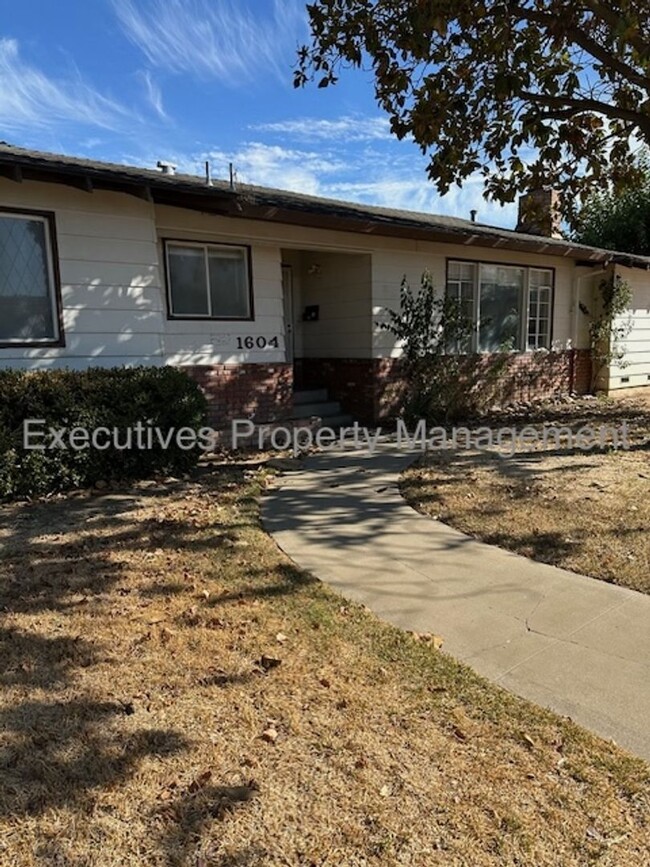 1604 Marthella Ave in Merced, CA - Building Photo - Building Photo