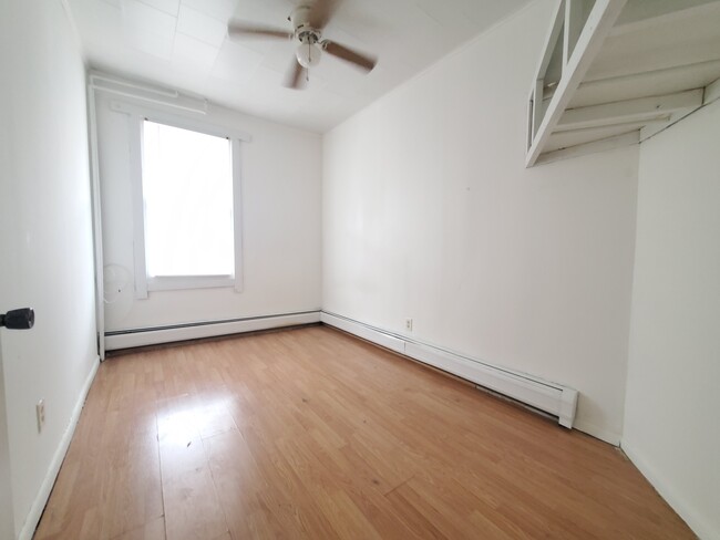 75 E 21st St, Unit 3 in Bayonne, NJ - Building Photo - Building Photo