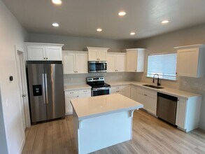 286 N 460 E St in Vineyard, UT - Building Photo - Building Photo