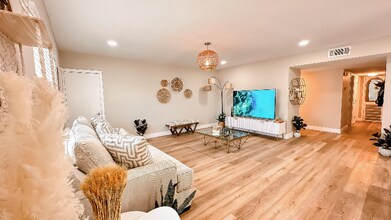 2043 Sombrero Dr in Las Vegas, NV - Building Photo - Building Photo