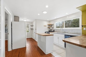 604 W Main St in Carrboro, NC - Building Photo - Building Photo