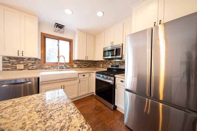 8514 Underwood Ln N in Maple Grove, MN - Building Photo - Building Photo