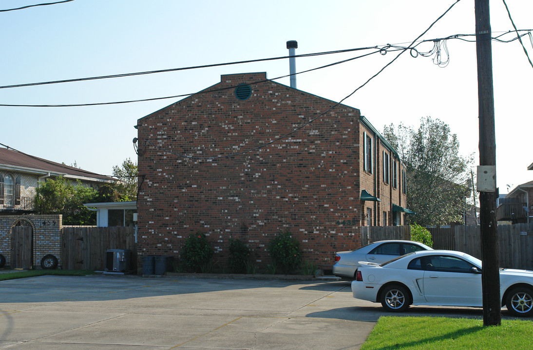 4435 Kent Ave in Metairie, LA - Foto de edificio