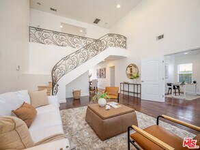 5417 Allott Ave in Los Angeles, CA - Building Photo - Building Photo