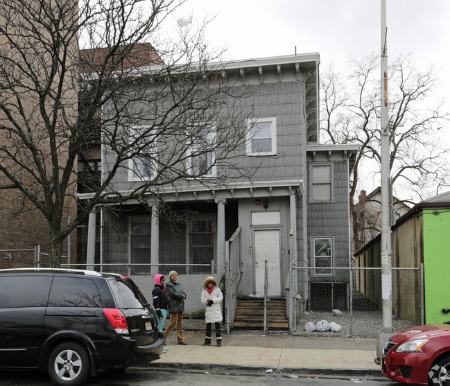 276 Broadway in Paterson, NJ - Foto de edificio - Building Photo