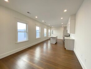 8 Nonantum St, Unit 1F in Boston, MA - Building Photo - Building Photo