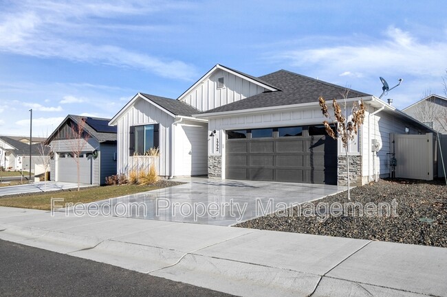 1772 S Grayling Ave in Meridian, ID - Building Photo - Building Photo