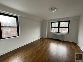 E 88th St in New York, NY - Foto de edificio - Building Photo