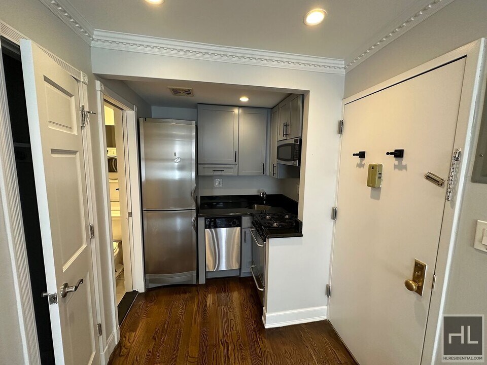 Avenue A in New York, NY - Building Photo