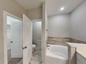 111 Happy Ln in Red Oak, TX - Building Photo - Building Photo