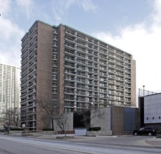 Thorndale Beach North Condominium in Chicago, IL - Building Photo - Building Photo