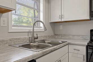 Creekside Village Townhomes in Searcy, AR - Building Photo - Interior Photo