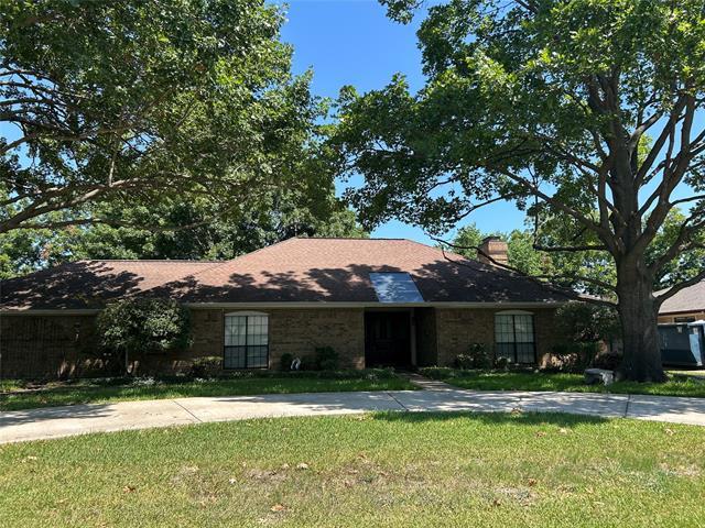 111 Greenway St in Sunnyvale, TX - Building Photo